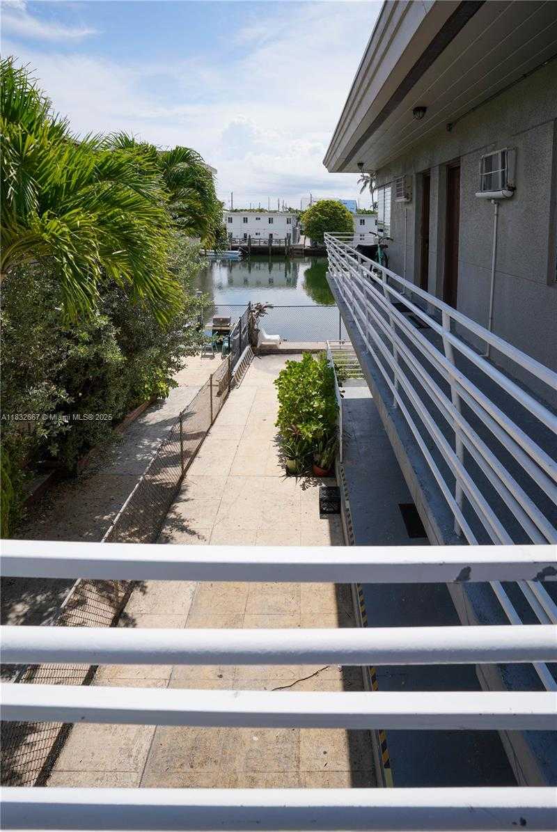 Small Image of 8321 CRESPI BLVD, Miami Beach Number 11