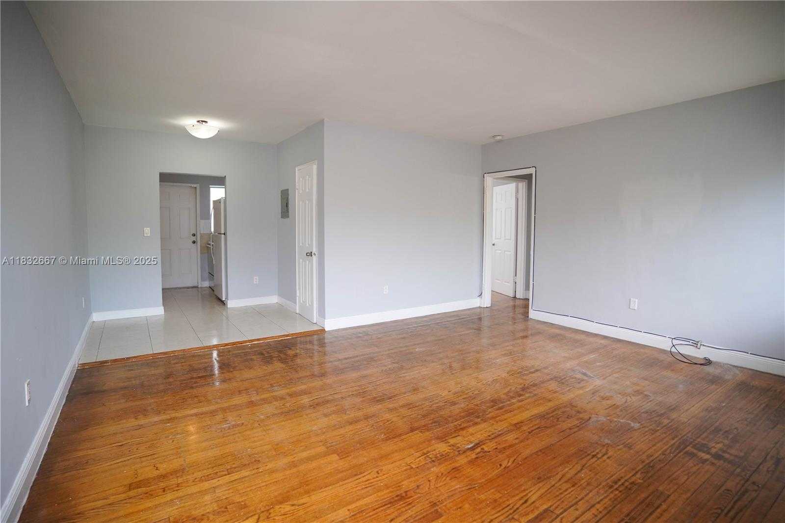Small Image of 8321 CRESPI BLVD, Miami Beach Number 12
