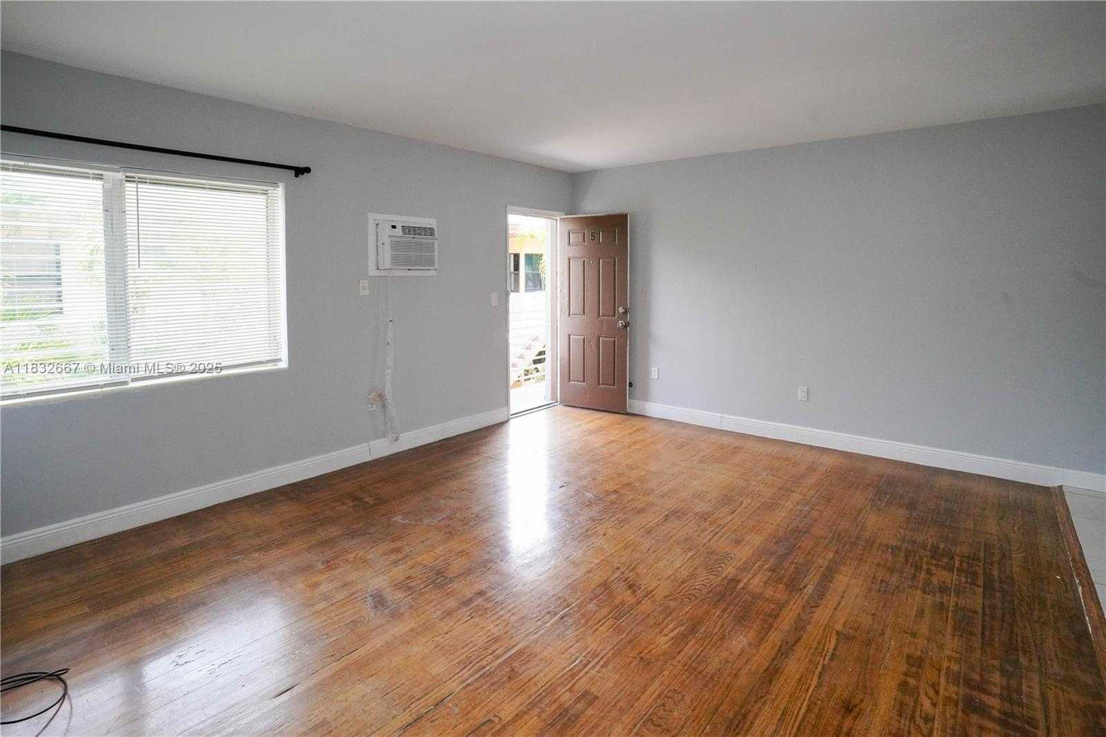 Small Image of 8321 CRESPI BLVD, Miami Beach Number 14