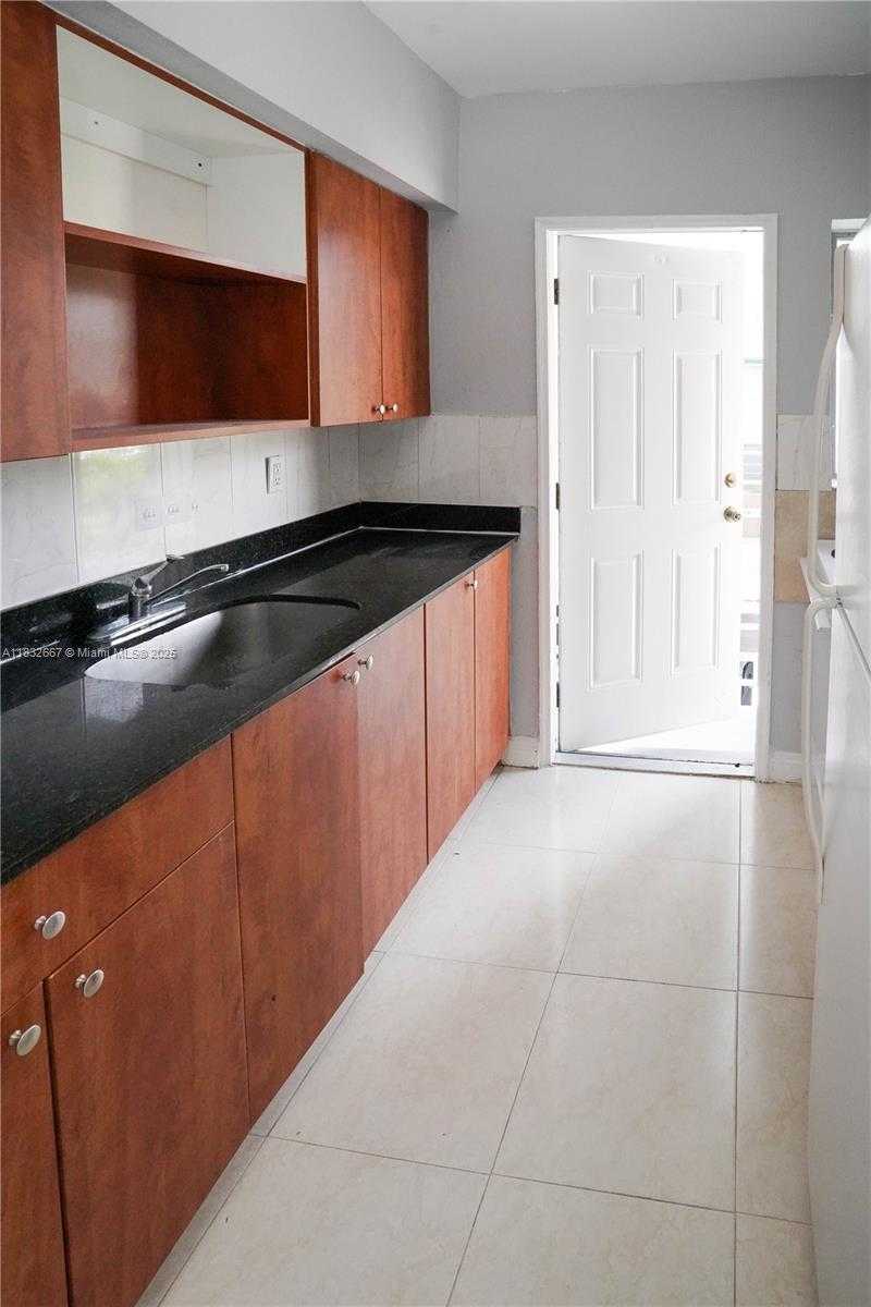 Small Image of 8321 CRESPI BLVD, Miami Beach Number 16