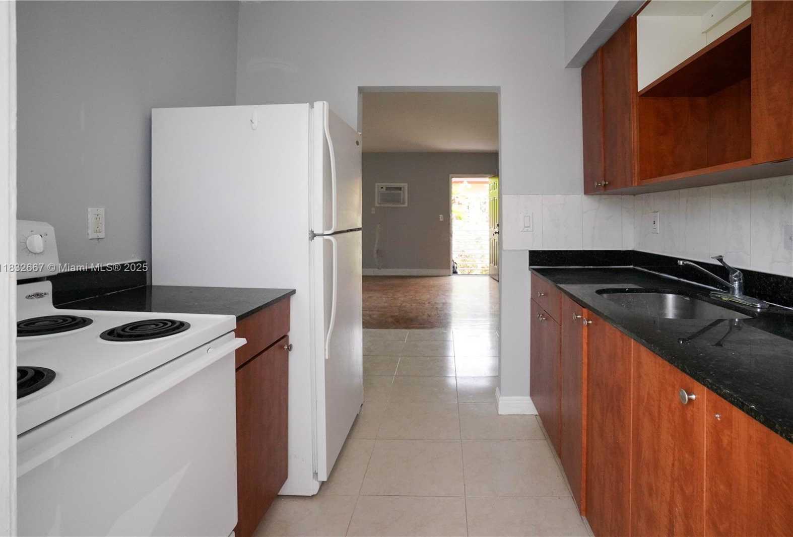Small Image of 8321 CRESPI BLVD, Miami Beach Number 17