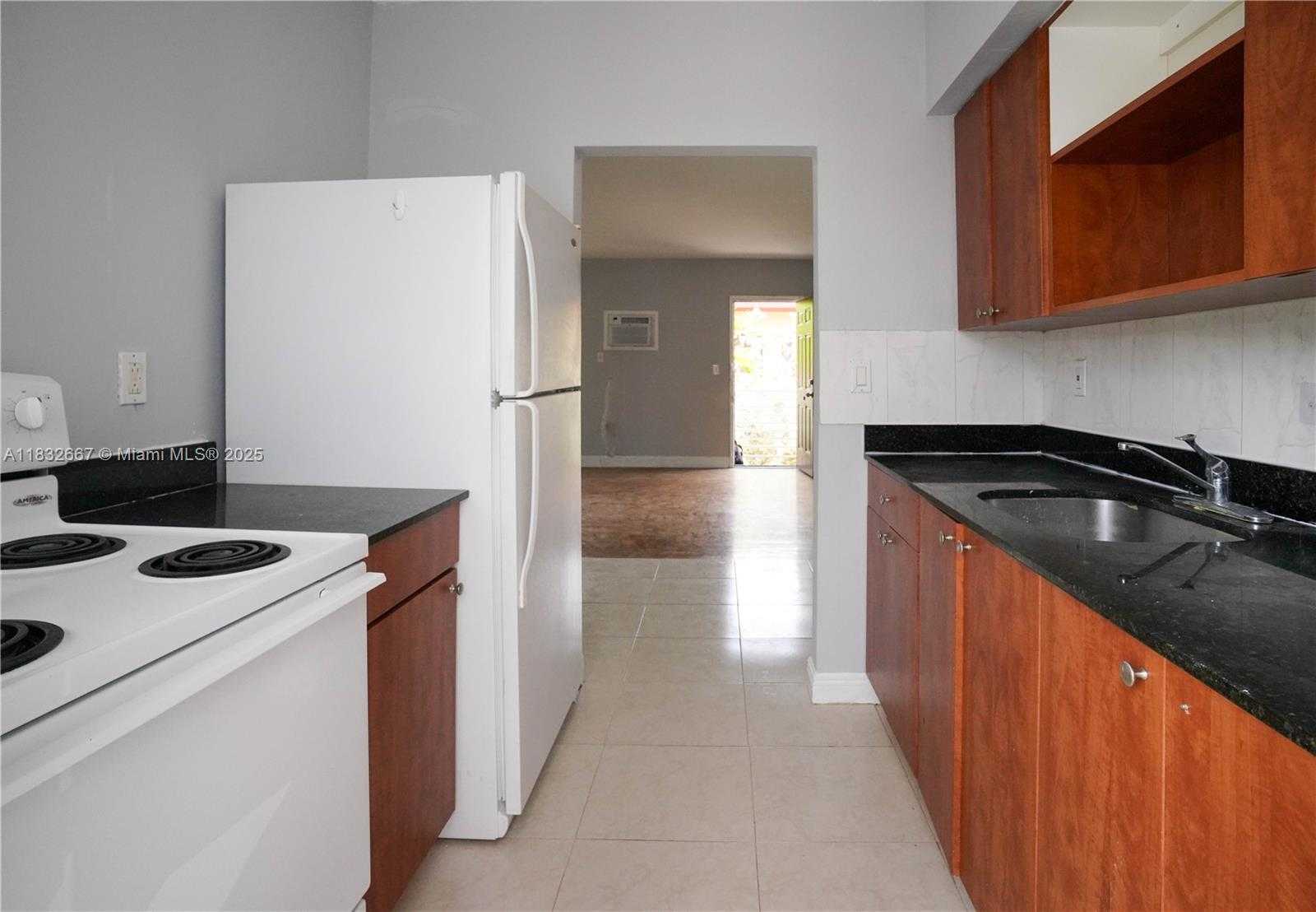 Small Image of 8321 CRESPI BLVD, Miami Beach Number 18