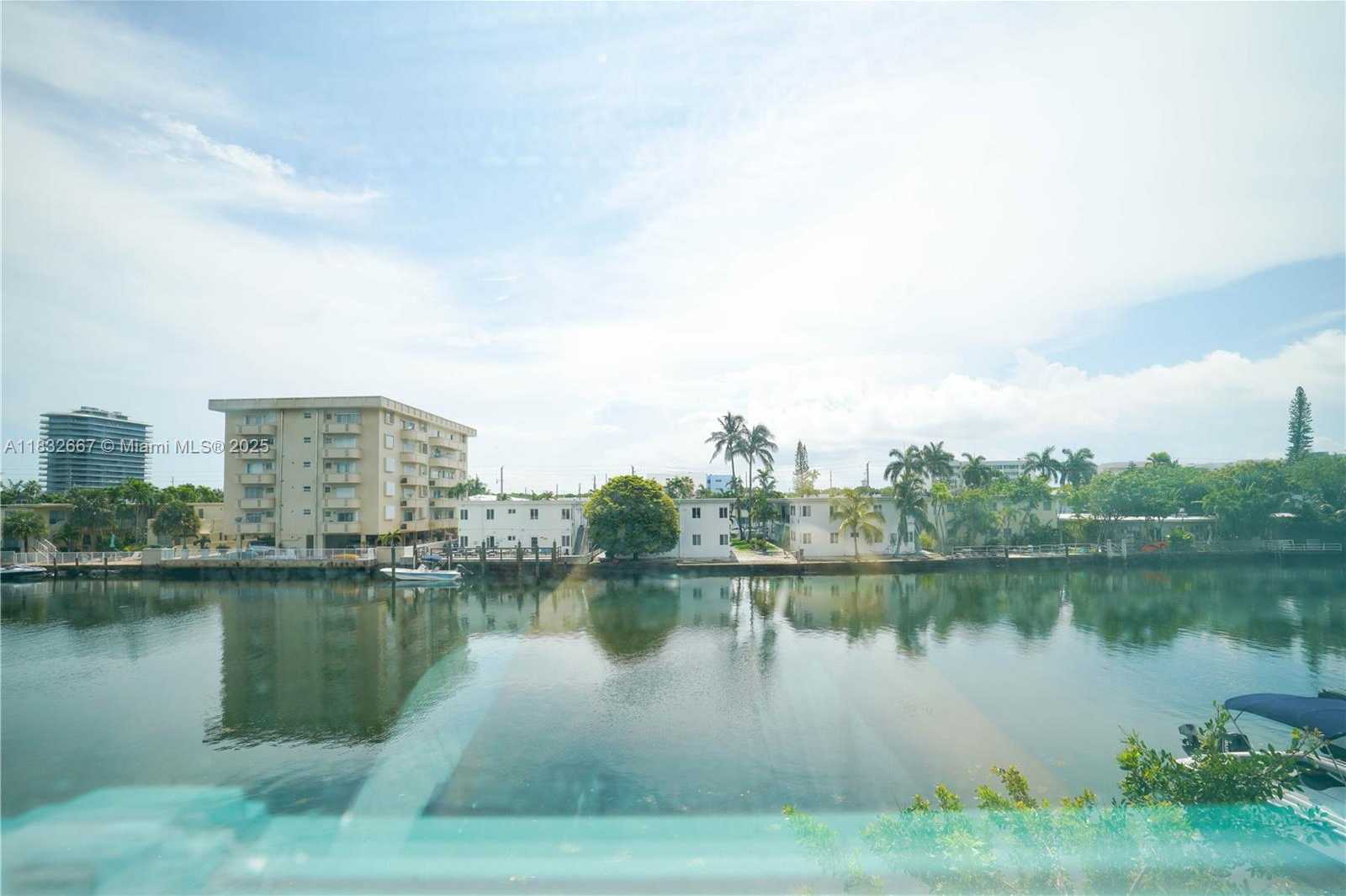 Small Image of 8321 CRESPI BLVD, Miami Beach Number 2