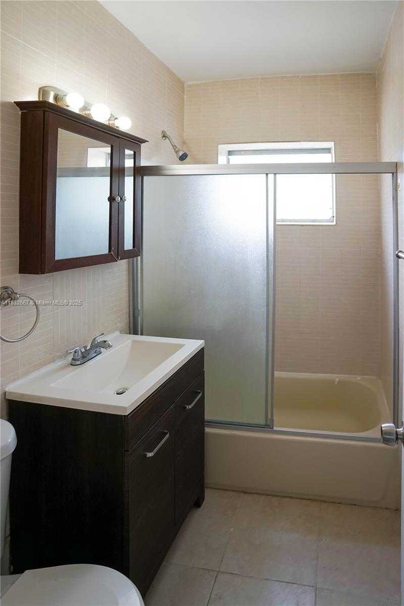 Small Image of 8321 CRESPI BLVD, Miami Beach Number 20