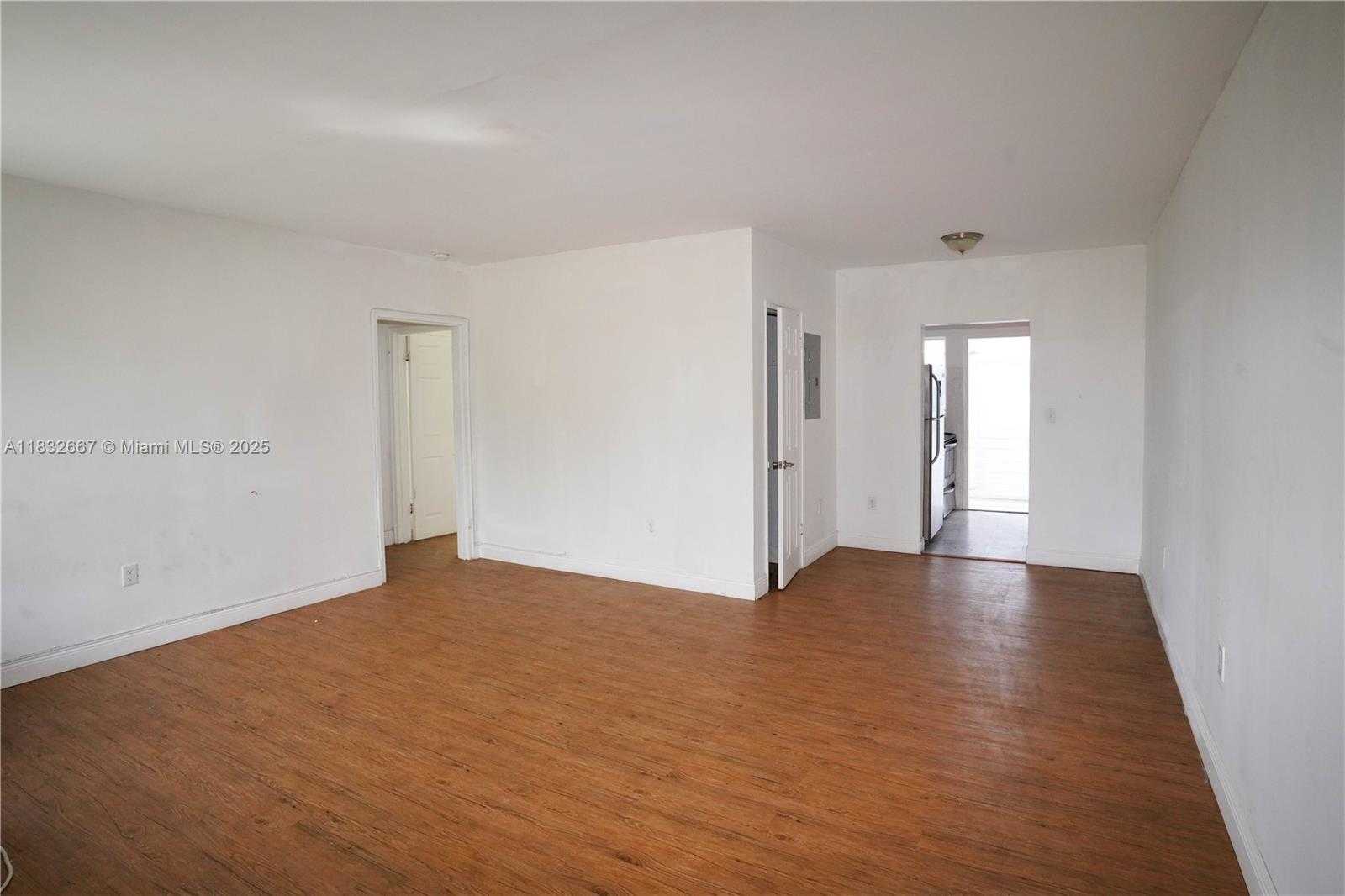 Small Image of 8321 CRESPI BLVD, Miami Beach Number 22