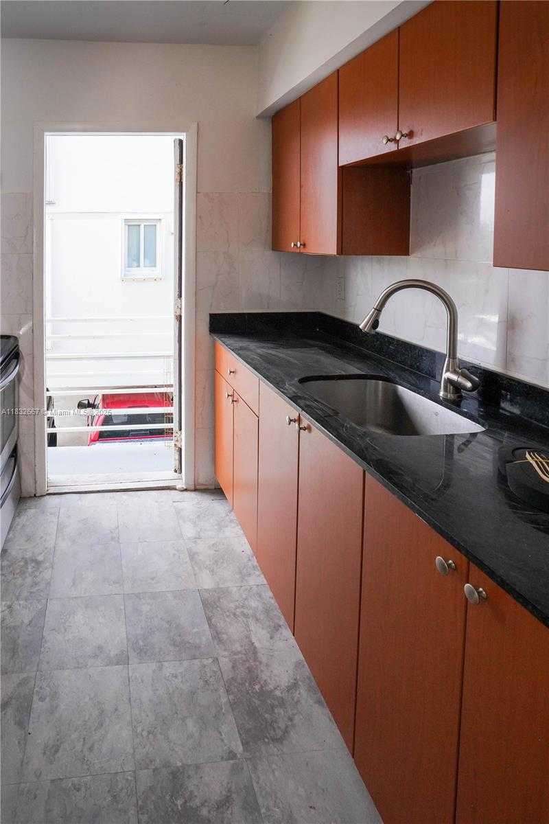 Small Image of 8321 CRESPI BLVD, Miami Beach Number 24