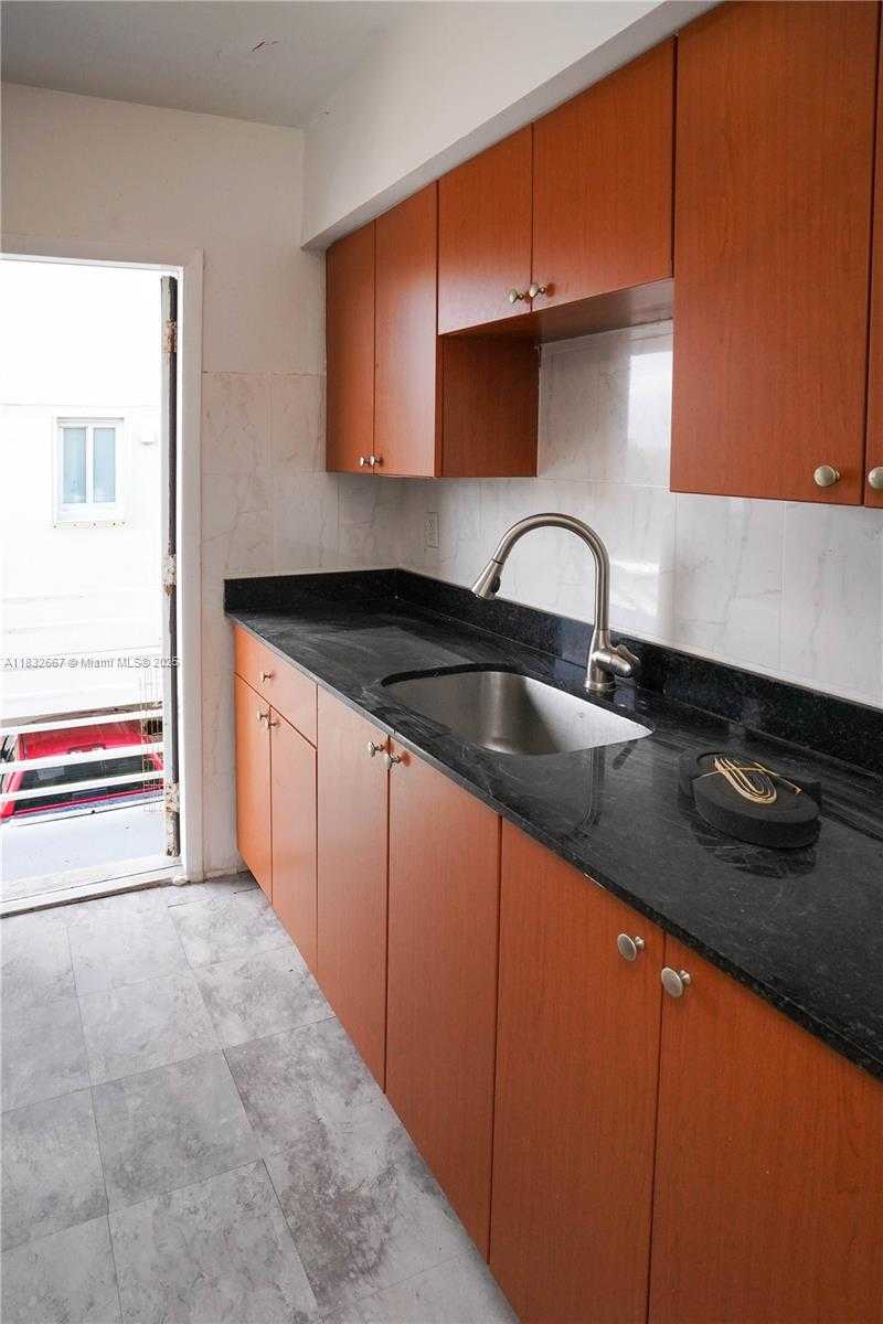 Small Image of 8321 CRESPI BLVD, Miami Beach Number 25