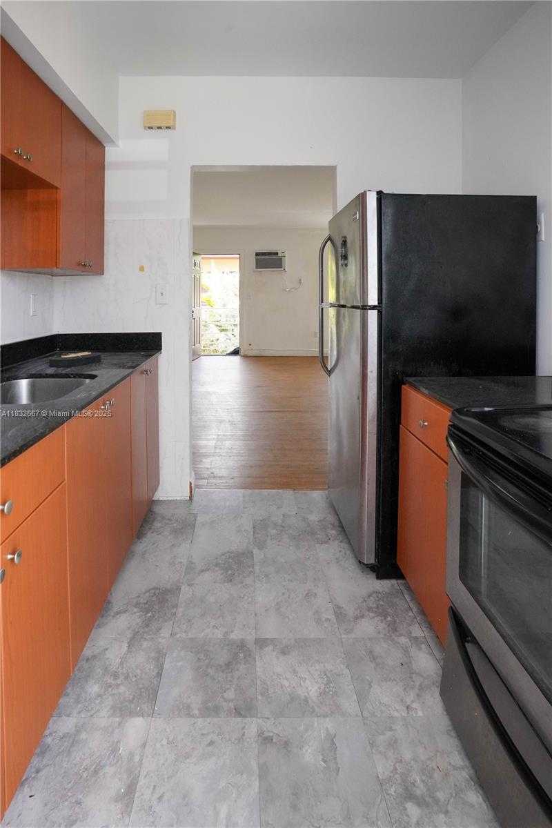 Small Image of 8321 CRESPI BLVD, Miami Beach Number 26