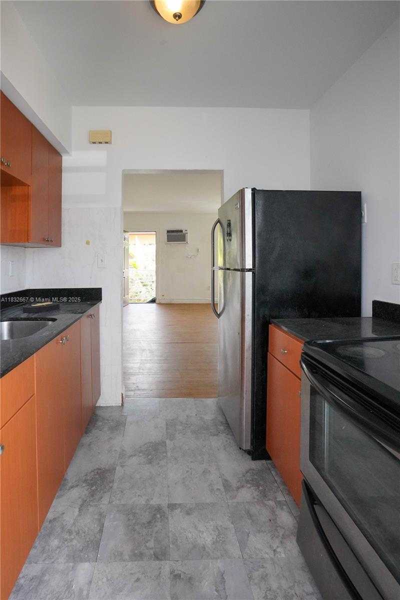 Small Image of 8321 CRESPI BLVD, Miami Beach Number 27