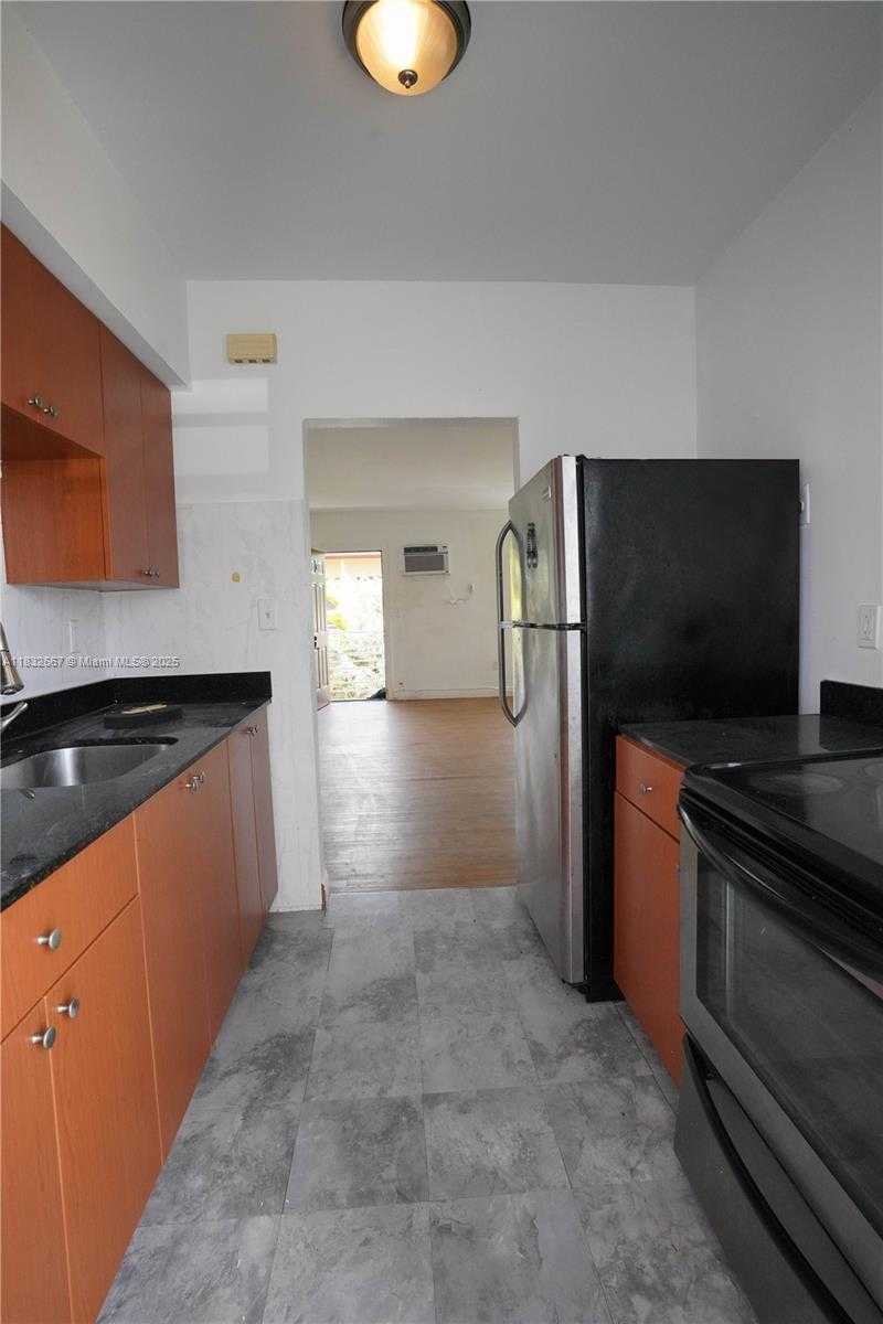 Small Image of 8321 CRESPI BLVD, Miami Beach Number 28