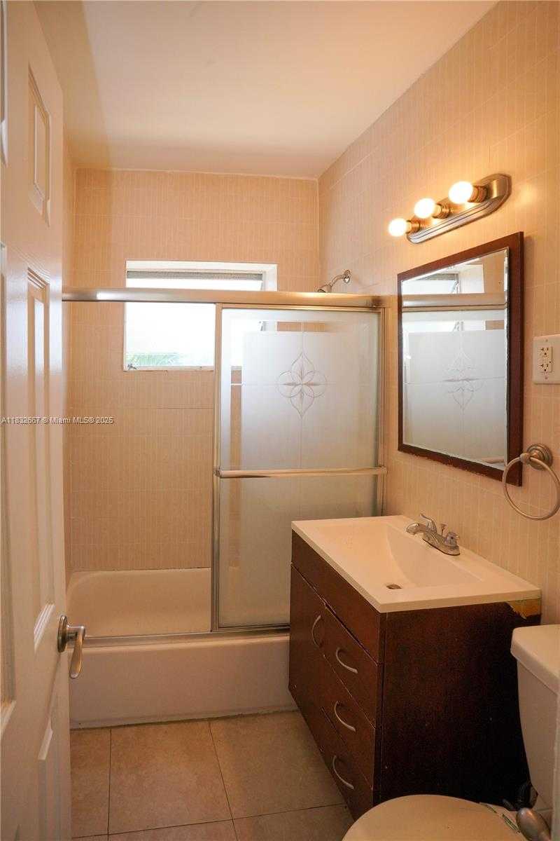 Small Image of 8321 CRESPI BLVD, Miami Beach Number 29