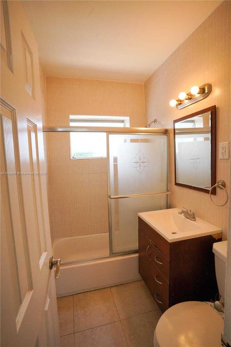 Small Image of 8321 CRESPI BLVD, Miami Beach Number 30