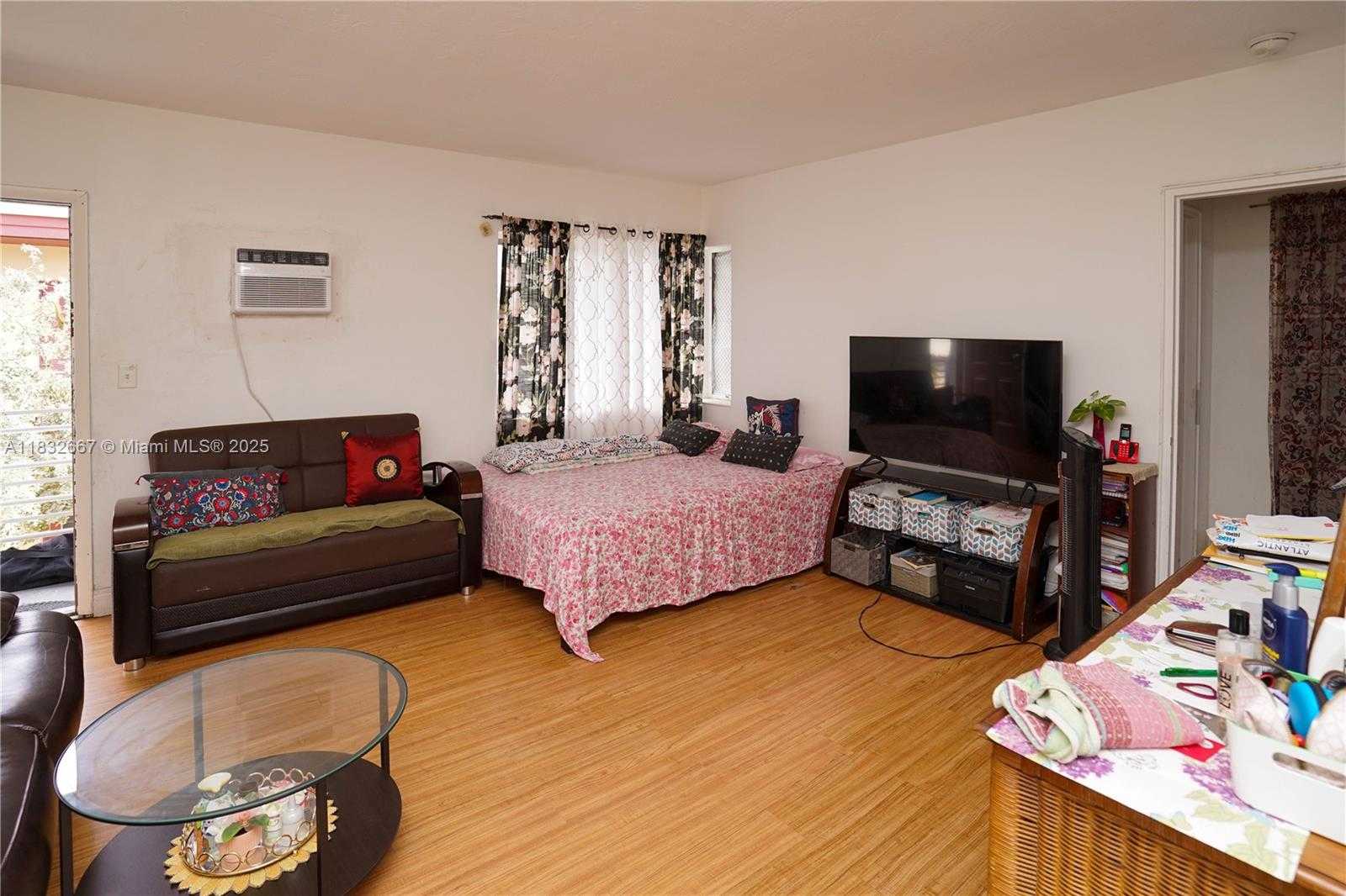 Small Image of 8321 CRESPI BLVD, Miami Beach Number 37