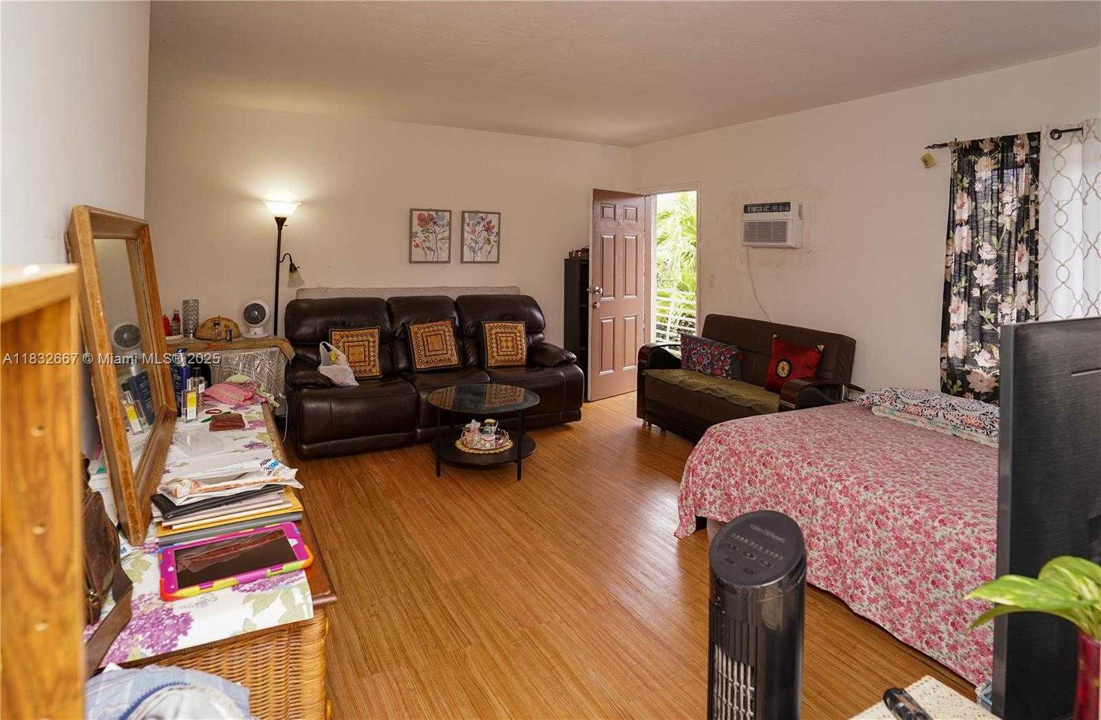 Small Image of 8321 CRESPI BLVD, Miami Beach Number 39