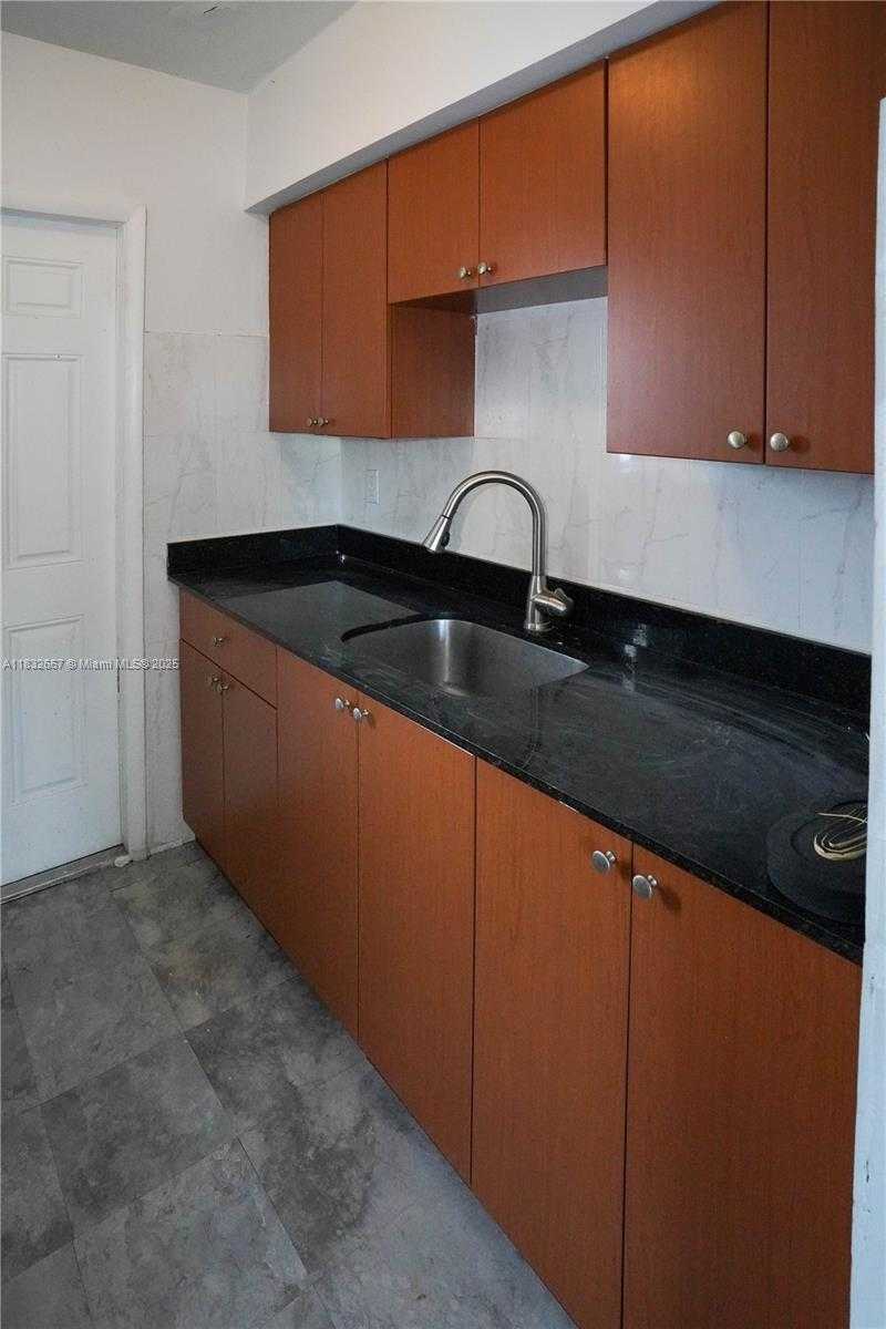 Small Image of 8321 CRESPI BLVD, Miami Beach Number 40