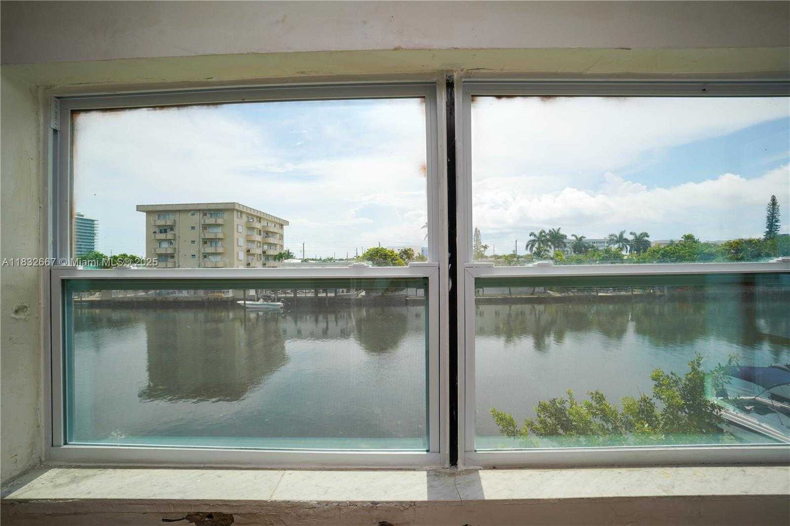 Small Image of 8321 CRESPI BLVD, Miami Beach Number 42