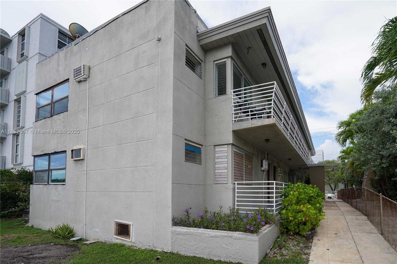 Small Image of 8321 CRESPI BLVD, Miami Beach Number 45