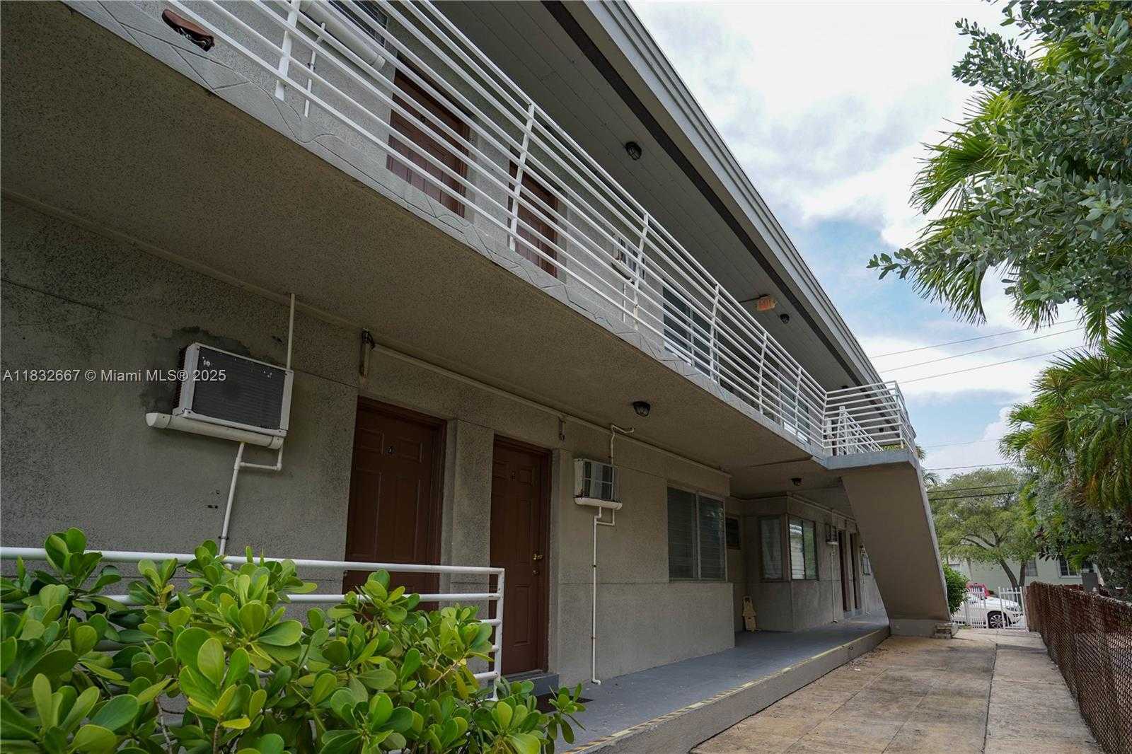 Small Image of 8321 CRESPI BLVD, Miami Beach Number 46