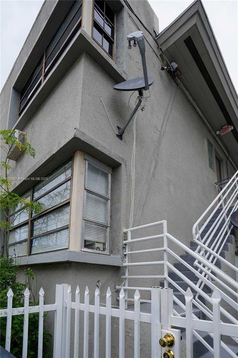 Small Image of 8321 CRESPI BLVD, Miami Beach Number 48