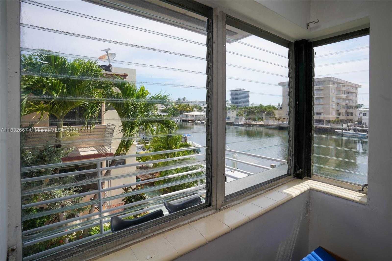 Small Image of 8321 CRESPI BLVD, Miami Beach Number 5