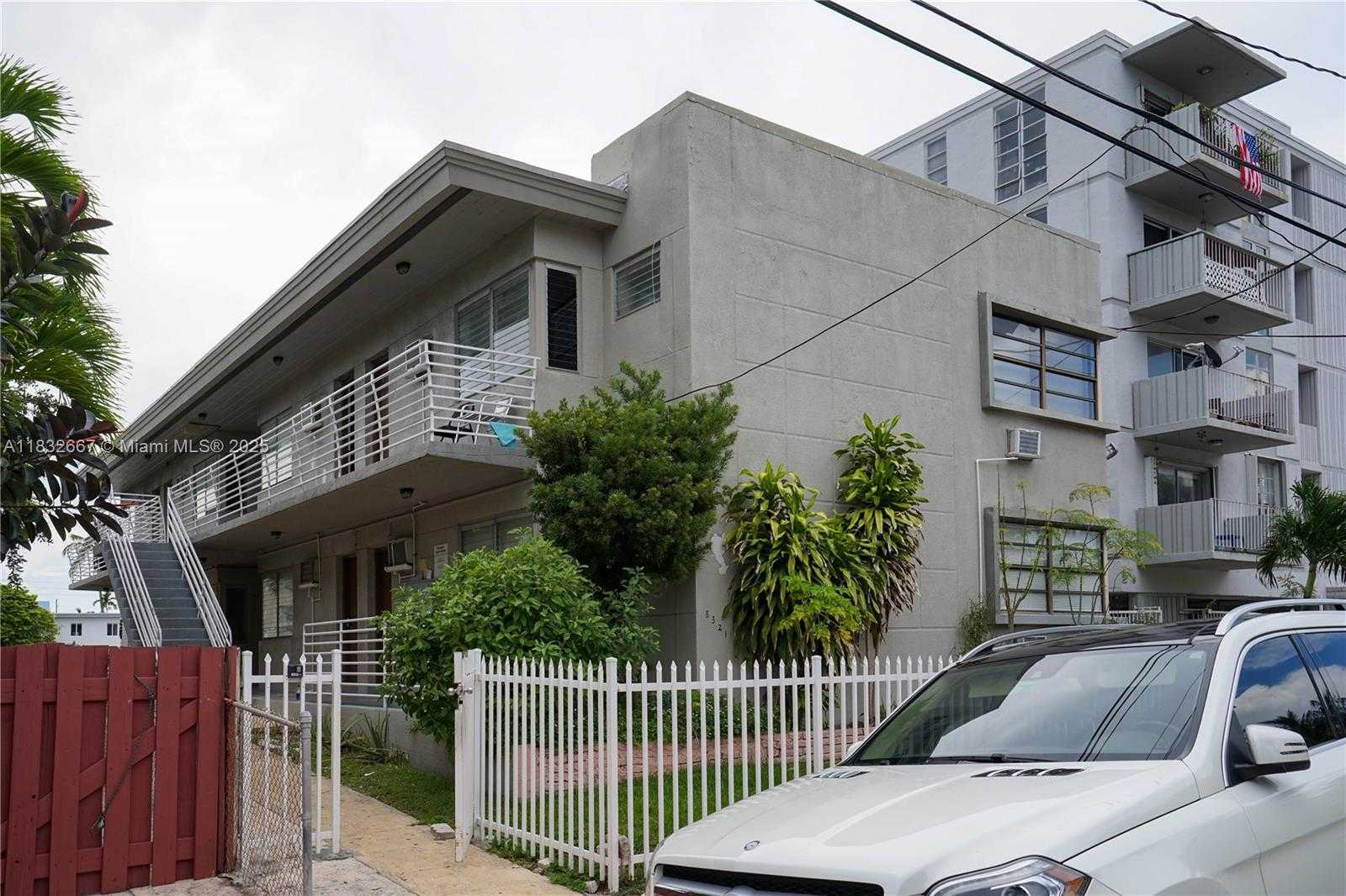 Small Image of 8321 CRESPI BLVD, Miami Beach Number 50