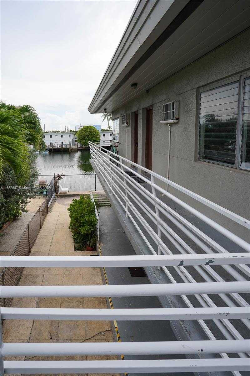 Small Image of 8321 CRESPI BLVD, Miami Beach Number 51