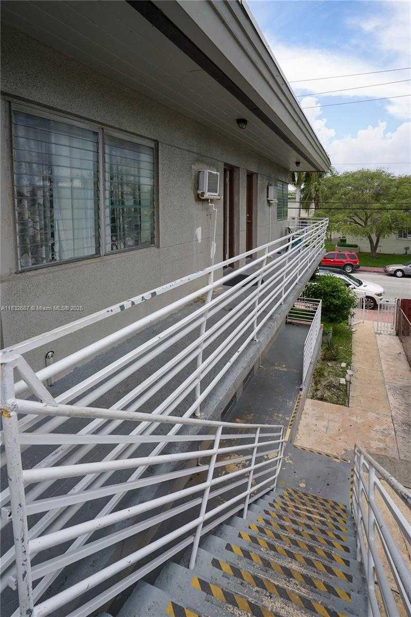 Small Image of 8321 CRESPI BLVD, Miami Beach Number 52