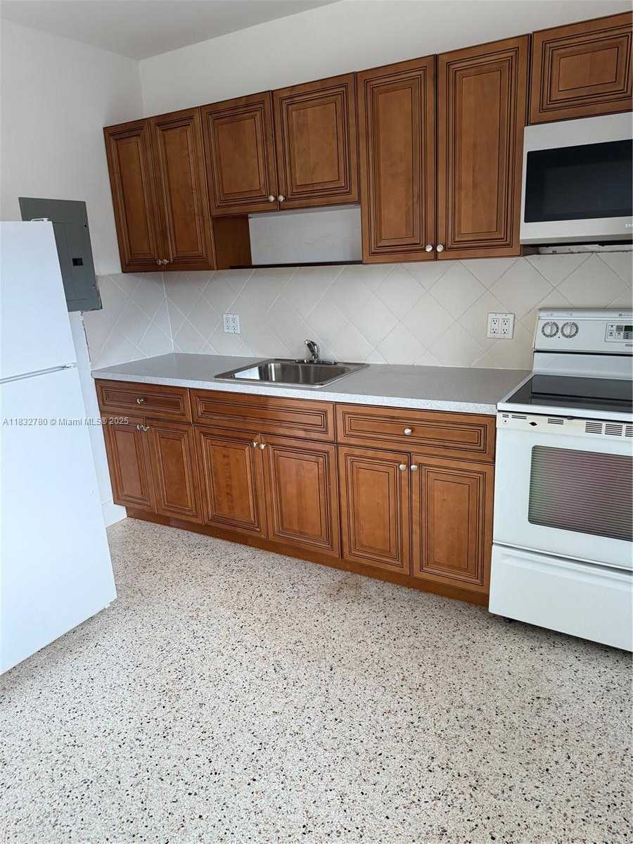 Small Image of 6750 SOUTH WEST 21ST ST, Miami Number 4