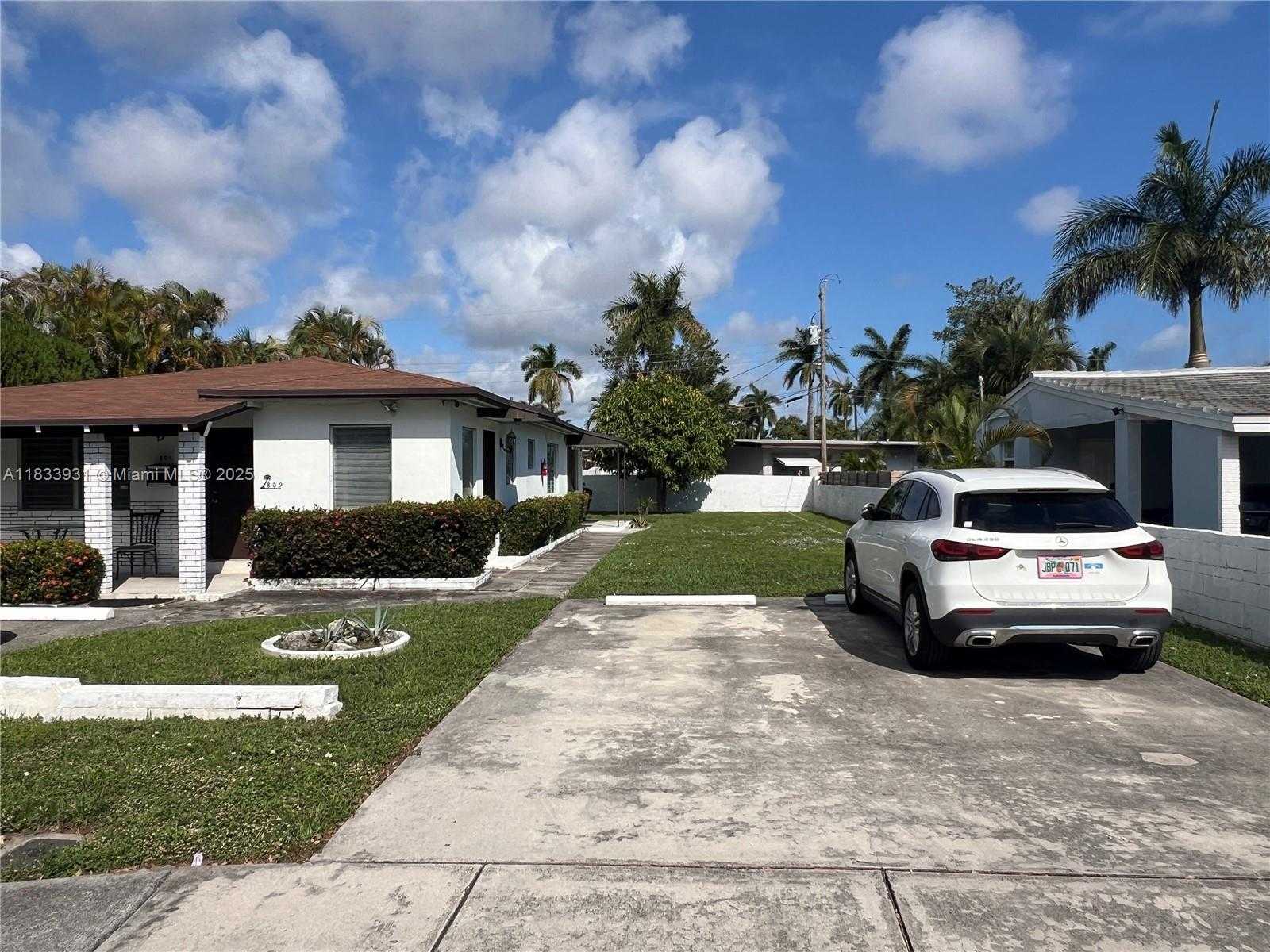 Small Image of 809 NORTH EAST 2ND ST UNIT 1-2 #2, Hallandale Beach Number 3