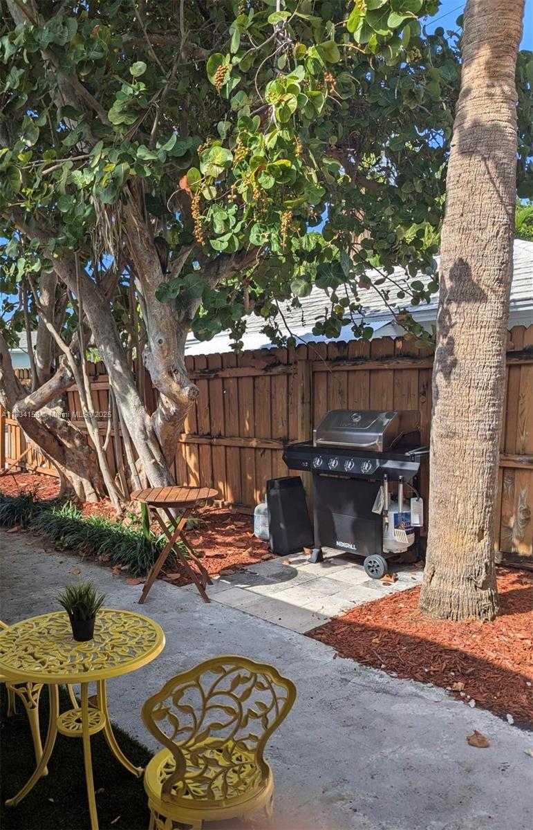 Small Image of West Palm Beach Number 12