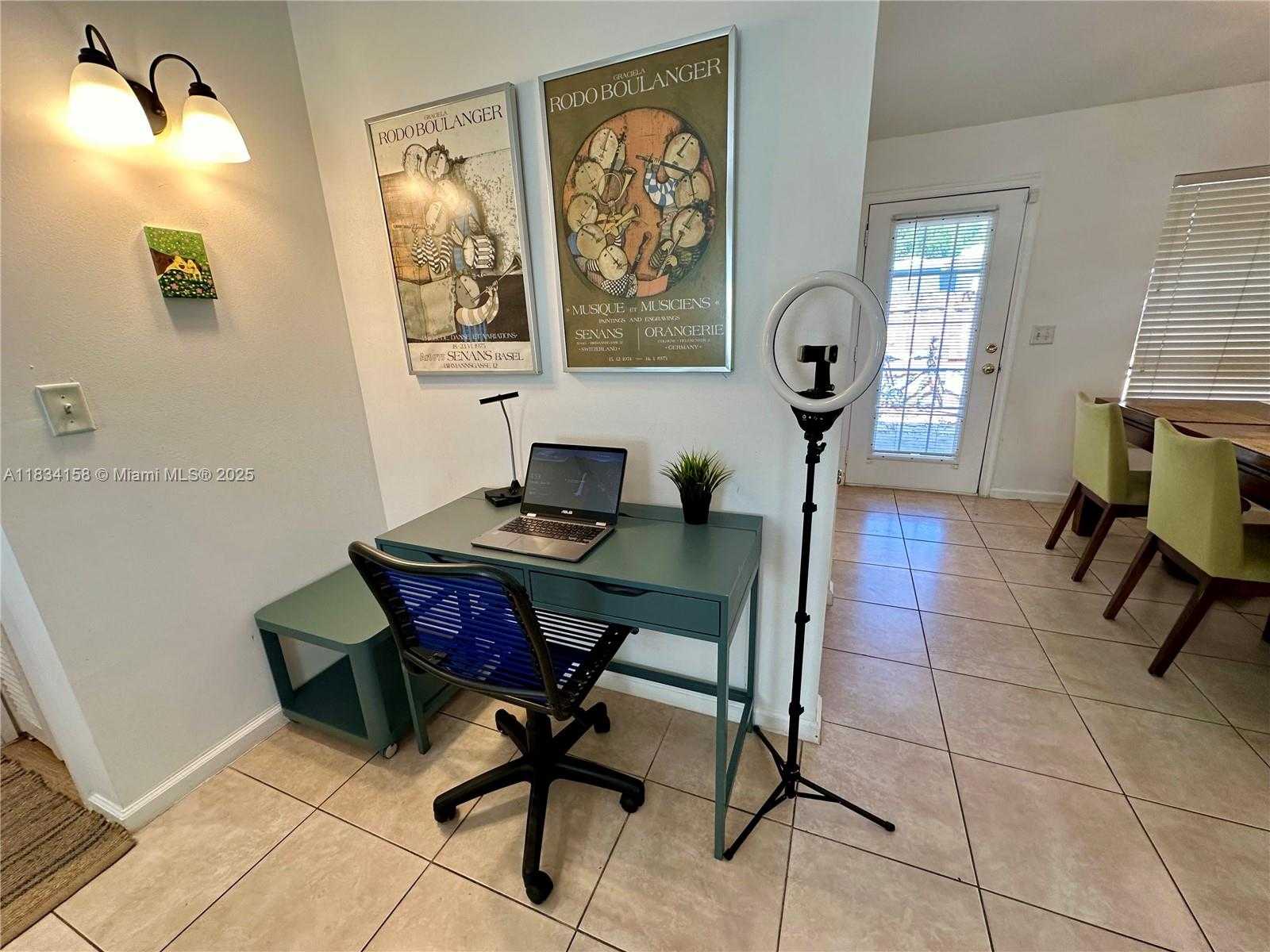 Small Image of West Palm Beach Number 17