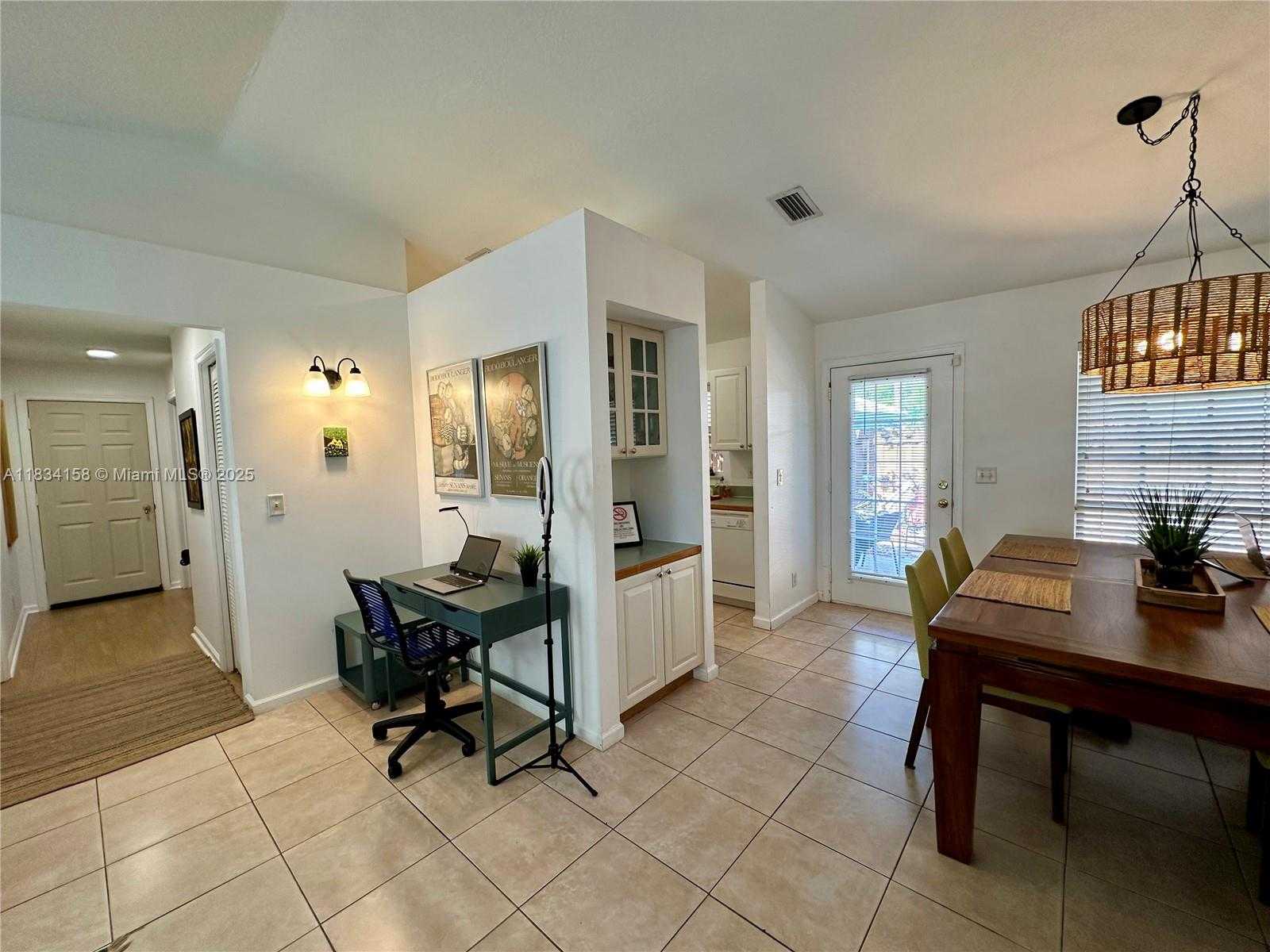 Small Image of West Palm Beach Number 19