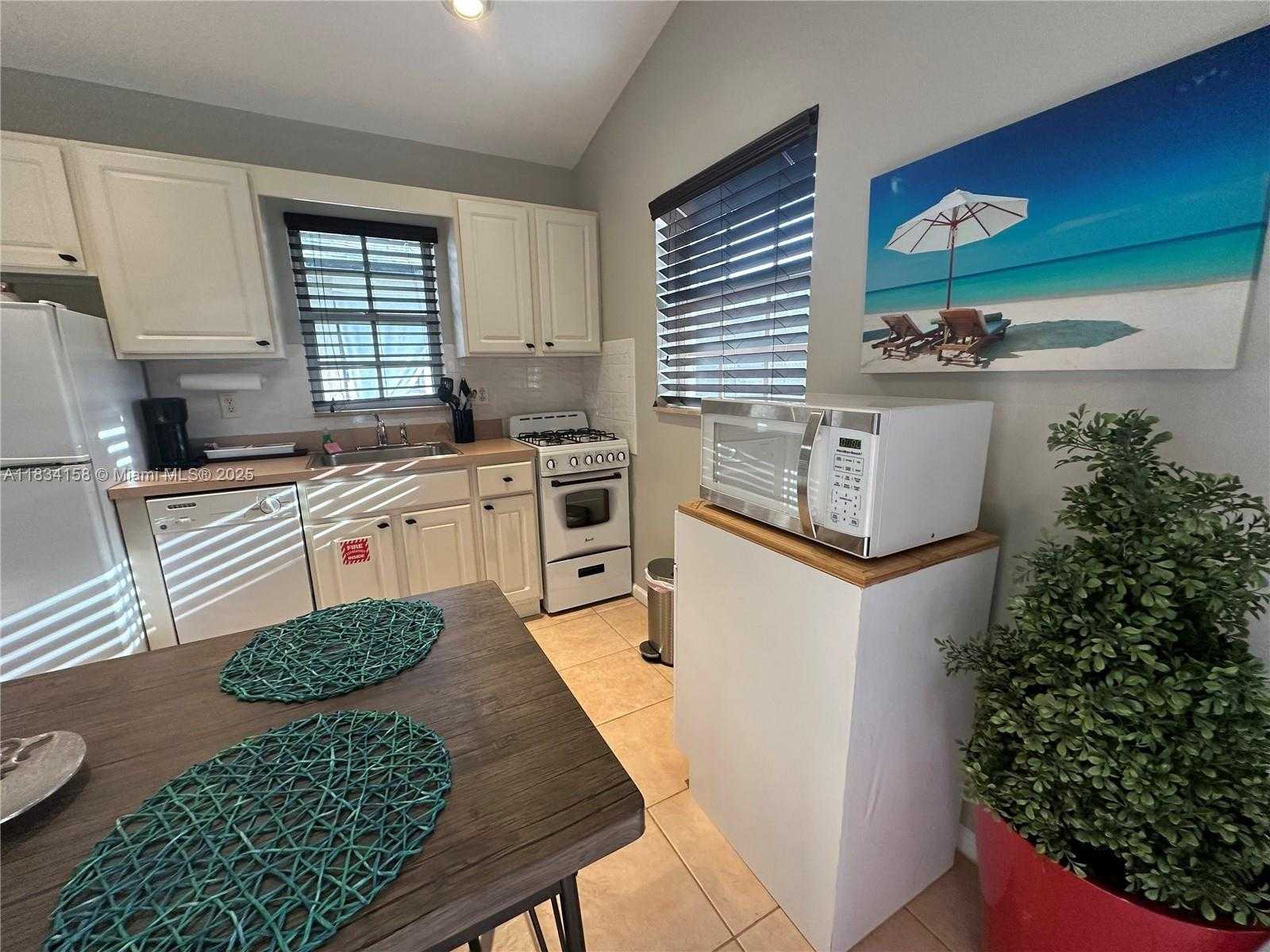 Small Image of West Palm Beach Number 30
