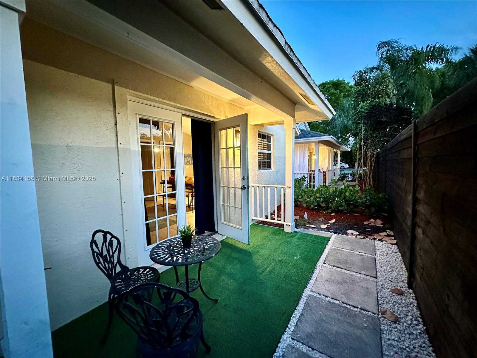 Small Image of West Palm Beach Number 32