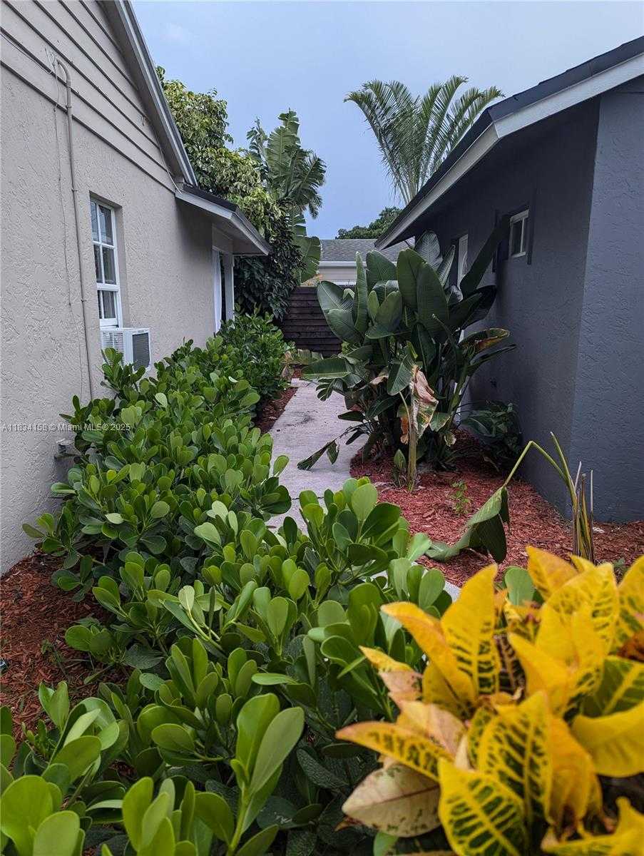 Small Image of West Palm Beach Number 36