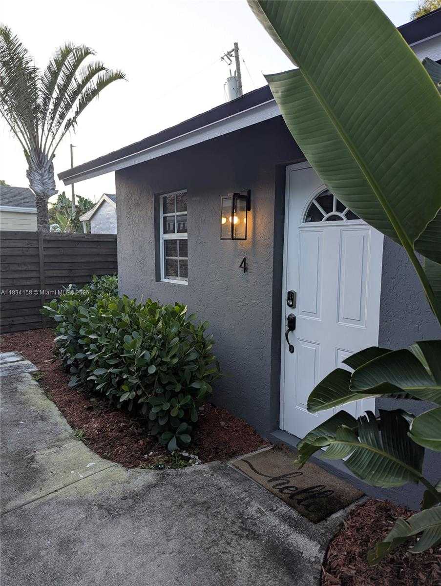Small Image of West Palm Beach Number 39
