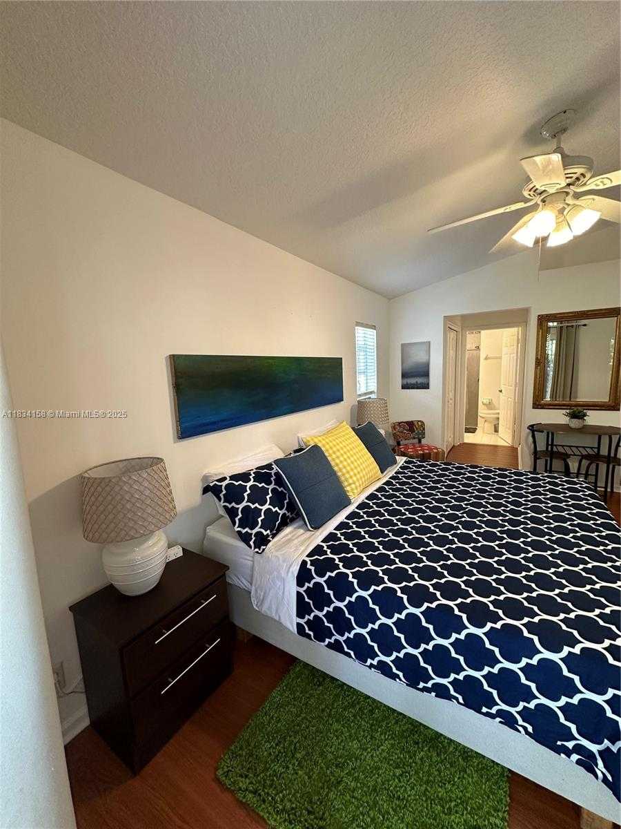 Small Image of West Palm Beach Number 44