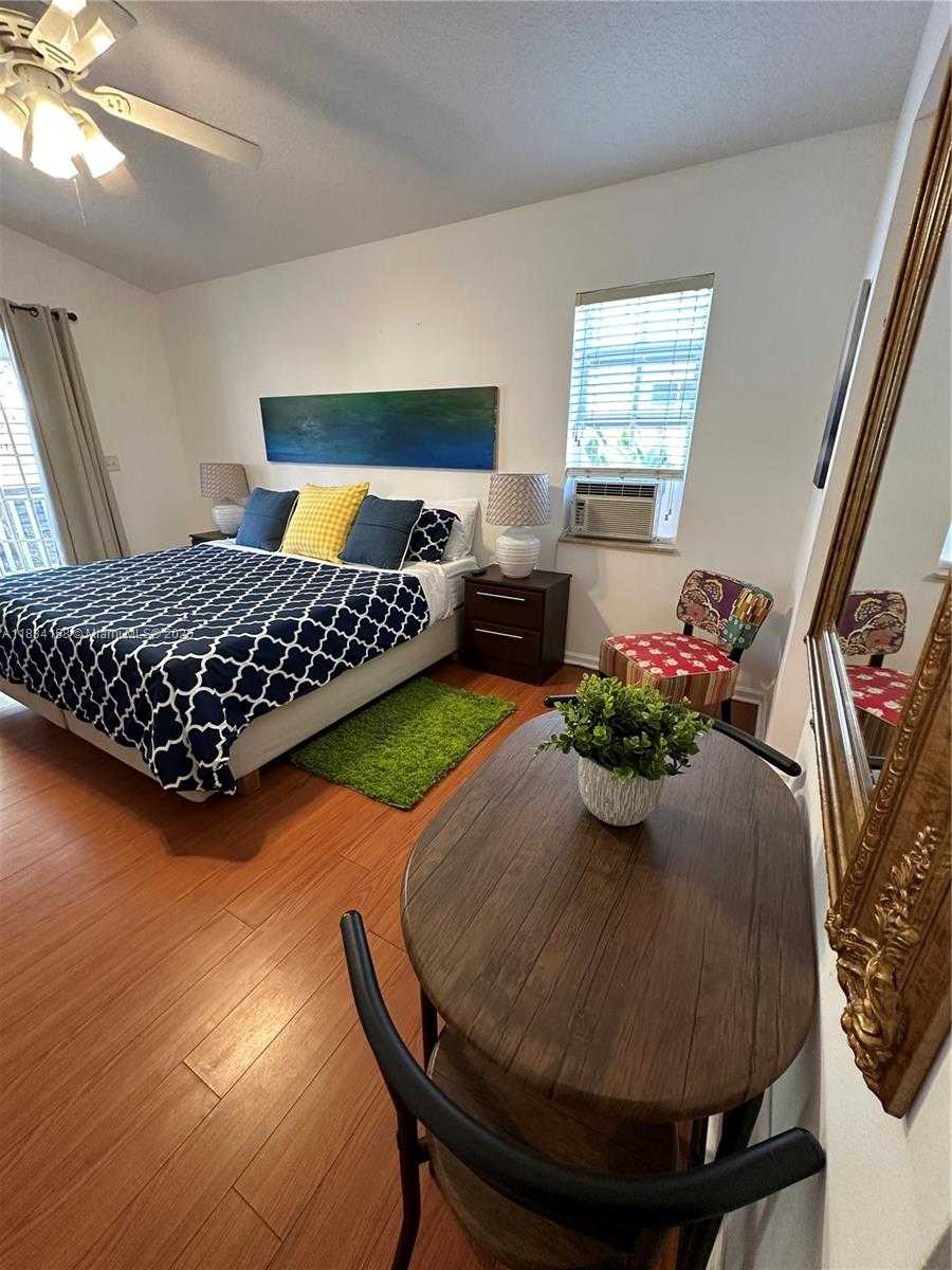 Small Image of West Palm Beach Number 45