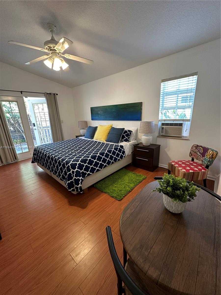 Small Image of West Palm Beach Number 46