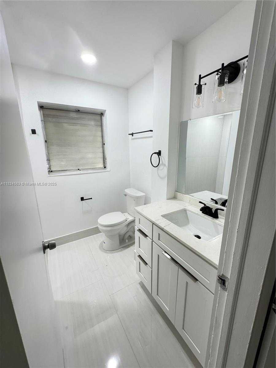 Small Image of 2036 NORTH EAST 21ST AVE, Fort Lauderdale Number 10