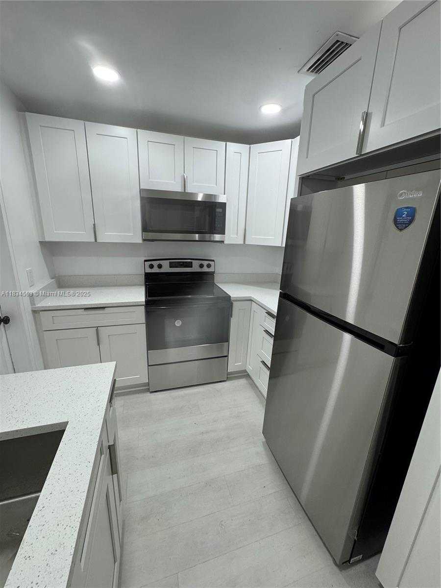 Small Image of 2036 NORTH EAST 21ST AVE, Fort Lauderdale Number 13