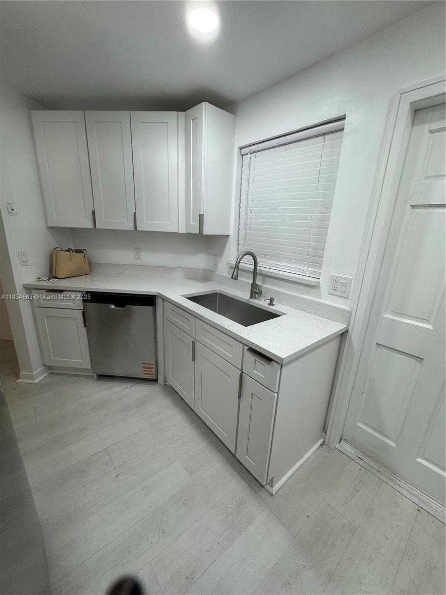 Small Image of 2036 NORTH EAST 21ST AVE, Fort Lauderdale Number 14