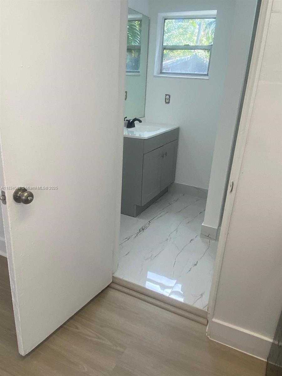 Small Image of 2036 NORTH EAST 21ST AVE, Fort Lauderdale Number 27