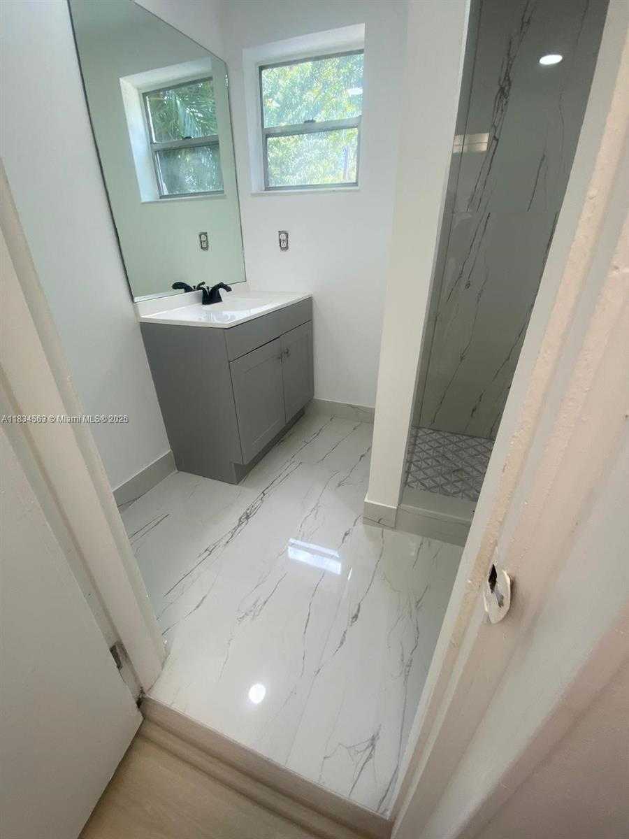 Small Image of 2036 NORTH EAST 21ST AVE, Fort Lauderdale Number 28