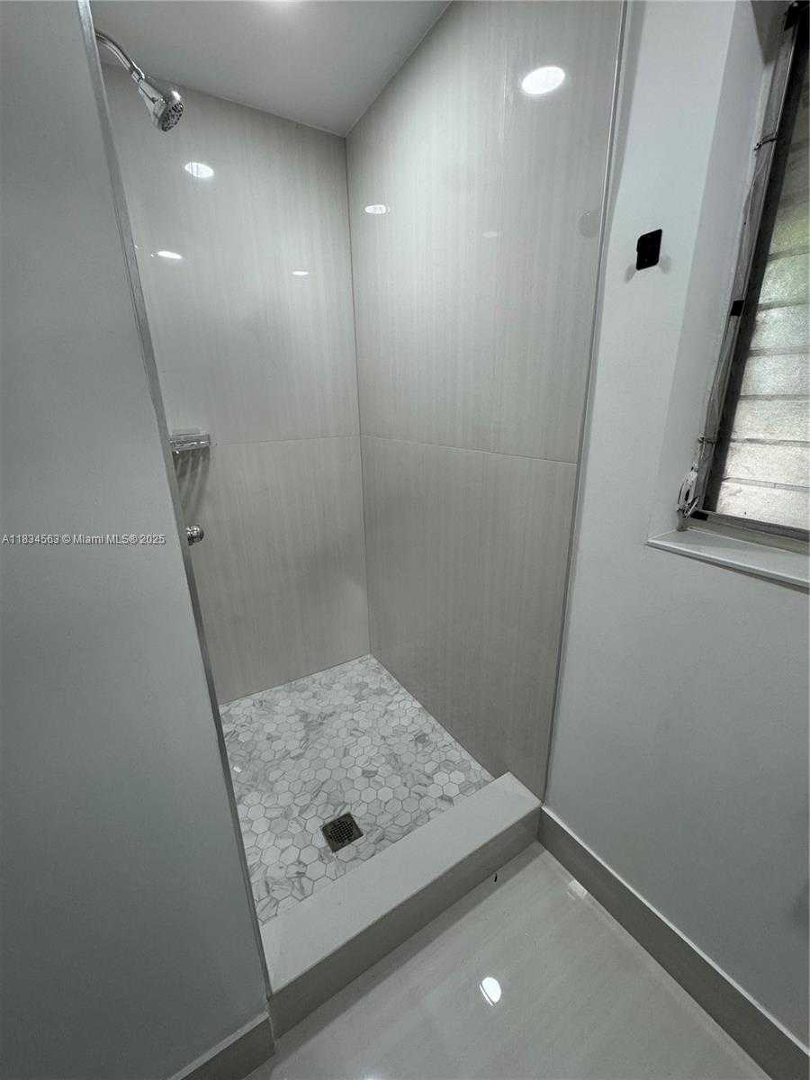 Small Image of 2036 NORTH EAST 21ST AVE, Fort Lauderdale Number 9