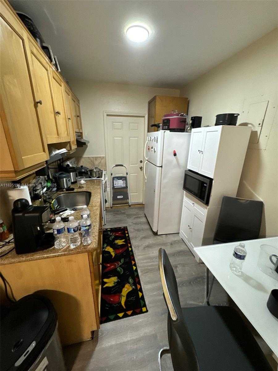 Small Image of 7885 CRESPI BLVD, Miami Beach Number 10
