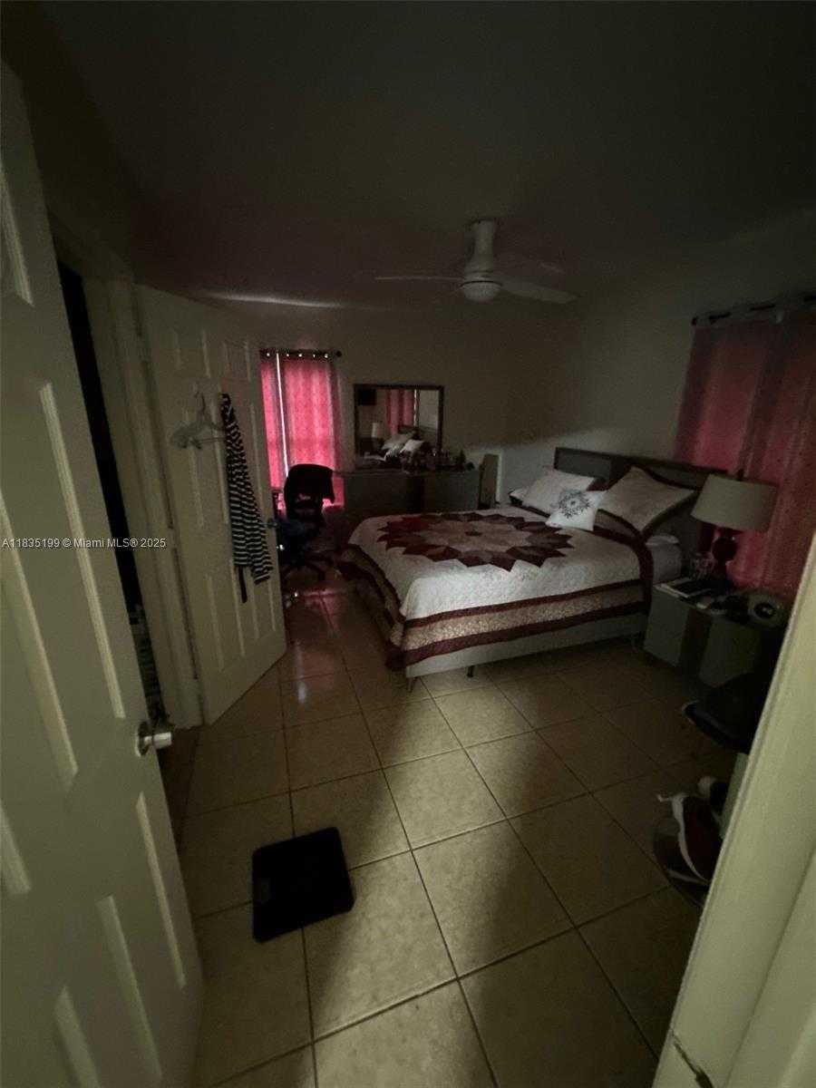 Small Image of 7885 CRESPI BLVD, Miami Beach Number 13