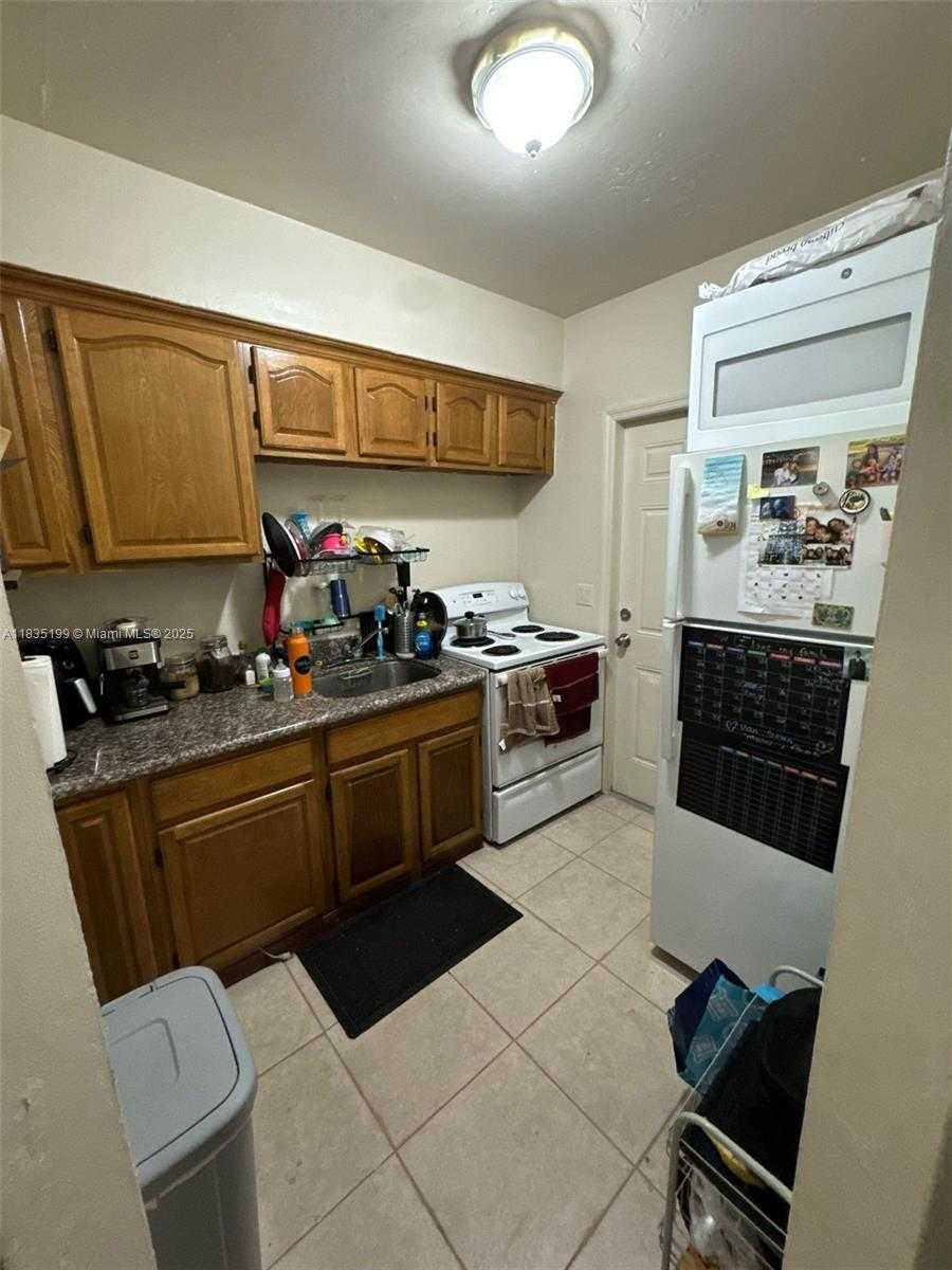 Small Image of 7885 CRESPI BLVD, Miami Beach Number 5