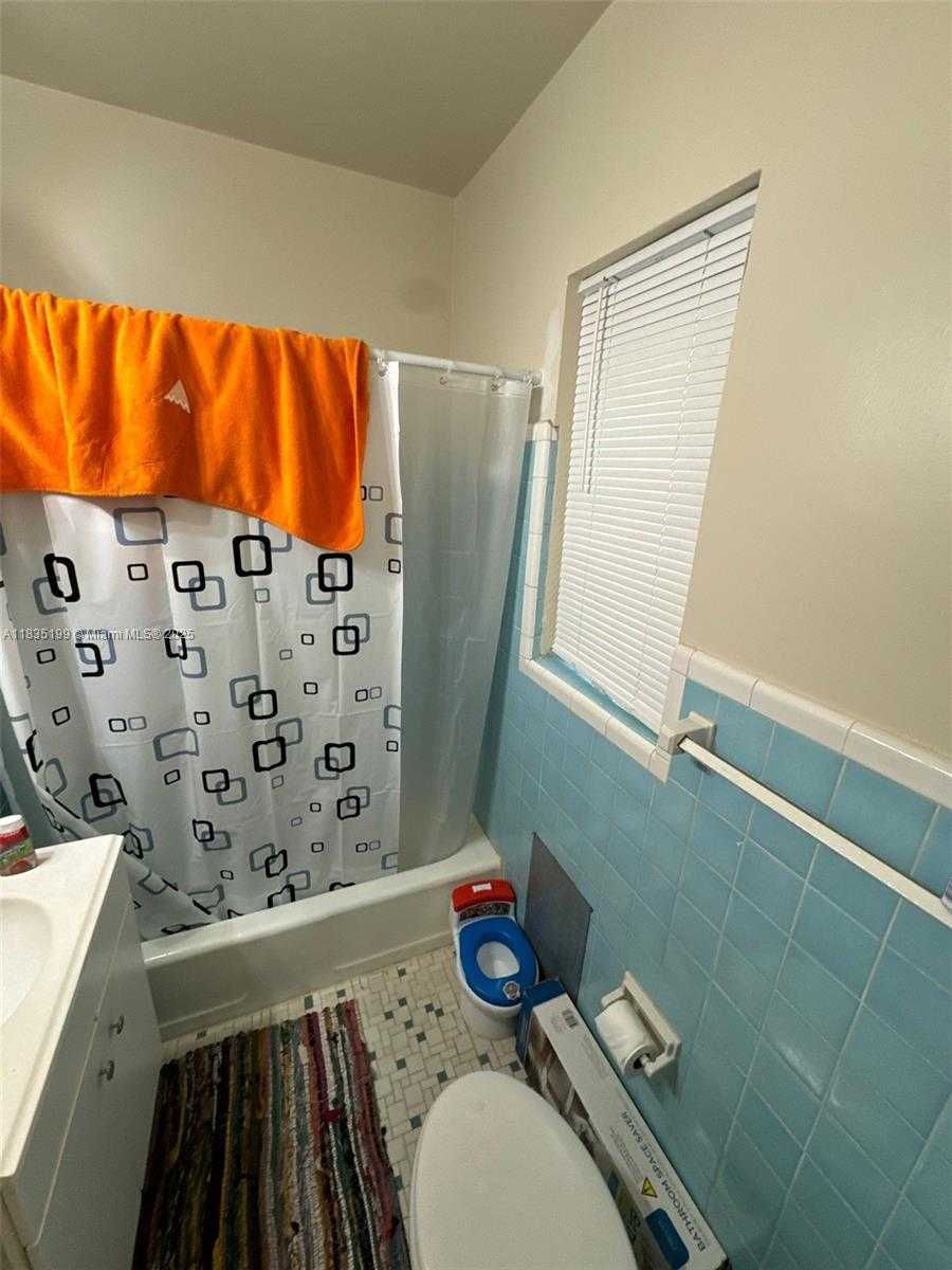 Small Image of 7885 CRESPI BLVD, Miami Beach Number 8