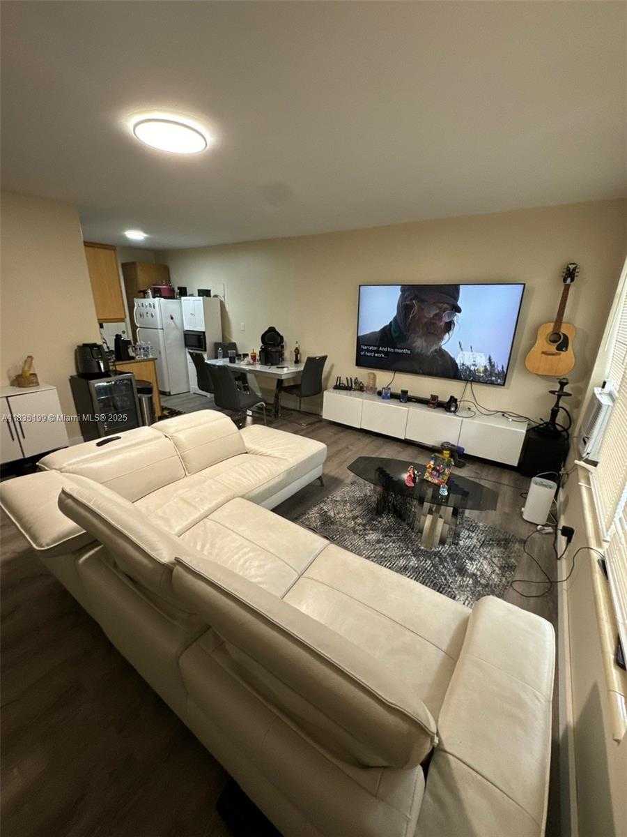 Small Image of 7885 CRESPI BLVD, Miami Beach Number 9